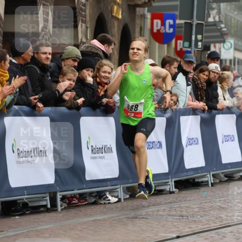 05.10.2025 - 20. swb-Marathon Bremen Strokosch-Dieckow http://msf.ph/oto/9233260 05.10.2025 12:34:20 Ziel 888 meine-sportfotos.de