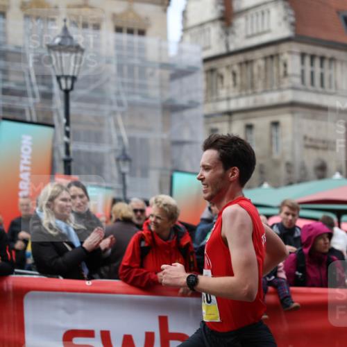 05.10.2025 - 20. swb-Marathon Bremen Yannick Fuchs http://msf.ph/oto/9233262 05.10.2025 10:33:48 Ziel 11130 meine-sportfotos.de