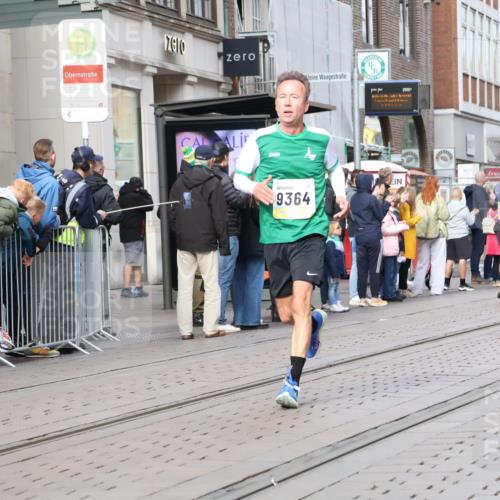05.10.2025 - 20. swb-Marathon Bremen Strokosch-Dieckow http://msf.ph/oto/9233266 05.10.2025 10:41:57 Ziel 8187, 9364, 9504, 9700, 9775, 10208, 10375, 10838, 11217, 11230, 11422, 8187, 9364, 9504, 9700, 9775, 10208, 10375, 10838, 11217, 11230, 11422 meine-sportfotos.de