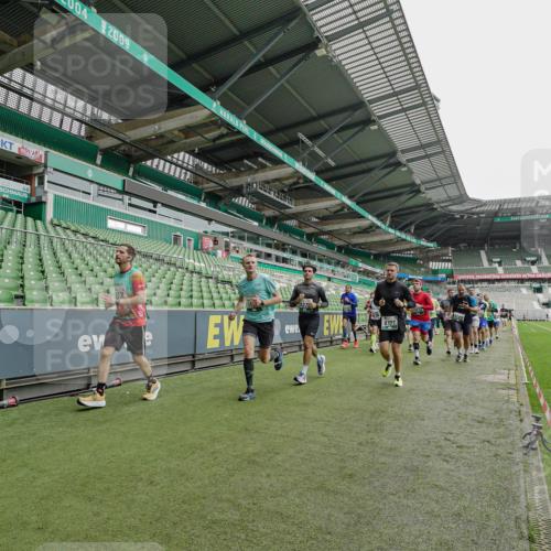 05.10.2025 - 20. swb-Marathon Bremen Michael Burmester http://msf.ph/oto/9233268 05.10.2025 12:55:31 Laufen im Stadion 78, 124, 169, 240, 319, 663, 760, 944, 1261, 1326, 1490, 1531, 1737, 1774, 1825, 1910, 1931, 1945, 2022, 2162, 2431, 2459, 2490, 2494, 2605, 2642, 2716, 2884, 2942, 3074, 3489, 3515, 3519, 3612, 3838, 3944, 4079, 4116, 4149, 4195, 4212, 4456, 4672, 4771, 4796, 4816, 4823, 4853, 4919, 5034, 5093, 5152, 5177, 5289, 5484, 5554, 5615, 5691, 5719, 5833, 5907, 6048, 6106, 6184, 6276, 6515, 6527, 6570, 6615, 6649, 6744, 6820, 6937, 7052, 8060, 82, 104 meine-sportfotos.de