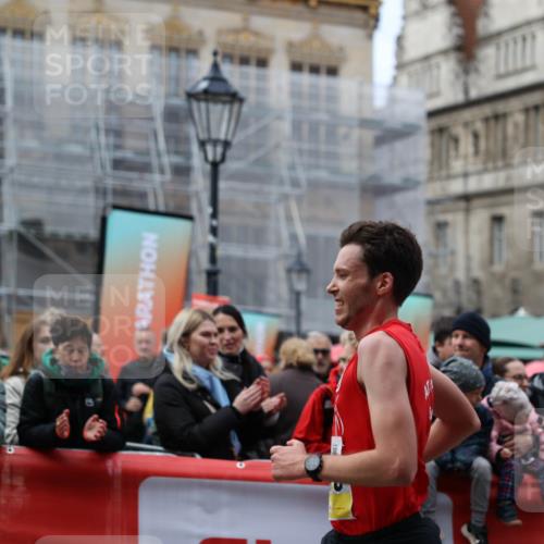 05.10.2025 - 20. swb-Marathon Bremen Yannick Fuchs http://msf.ph/oto/9233271 05.10.2025 10:33:48 Ziel 11130 meine-sportfotos.de