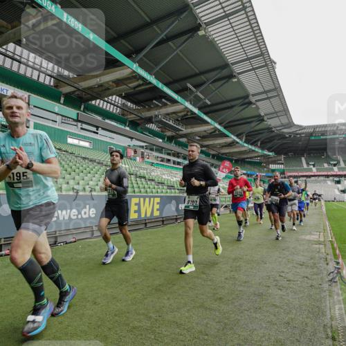 05.10.2025 - 20. swb-Marathon Bremen Michael Burmester http://msf.ph/oto/9233275 05.10.2025 12:55:32 Laufen im Stadion 78, 124, 169, 240, 319, 663, 760, 944, 1261, 1326, 1490, 1531, 1737, 1774, 1825, 1910, 1931, 1945, 2022, 2162, 2431, 2459, 2490, 2494, 2605, 2642, 2716, 2884, 2942, 3074, 3489, 3515, 3519, 3612, 3838, 3944, 4079, 4116, 4149, 4195, 4212, 4456, 4672, 4771, 4796, 4816, 4823, 4853, 4919, 5034, 5093, 5152, 5177, 5289, 5484, 5554, 5615, 5691, 5719, 5833, 5907, 6048, 6106, 6184, 6276, 6515, 6527, 6570, 6615, 6649, 6744, 6820, 6937, 7052, 8060, 82, 104 meine-sportfotos.de