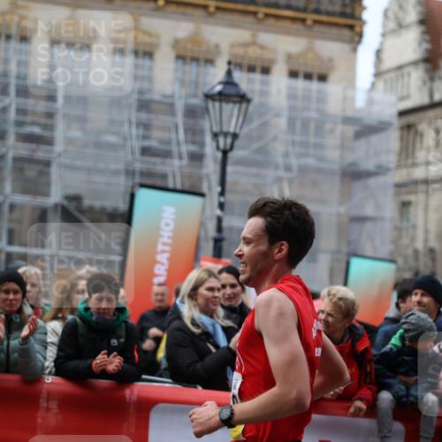 05.10.2025 - 20. swb-Marathon Bremen Yannick Fuchs http://msf.ph/oto/9233279 05.10.2025 10:33:48 Ziel 11130 meine-sportfotos.de