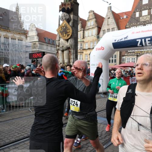 05.10.2025 - 20. swb-Marathon Bremen Yannick Fuchs http://msf.ph/oto/9233282 05.10.2025 11:03:34 Ziel 7776, 9224, 9225, 9308, 9498, 9850, 10446, 10963, 10995, 11103, 11124, 11150, 11236, 11467, 11502 meine-sportfotos.de
