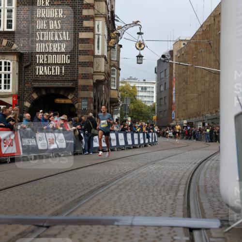 05.10.2025 - 20. swb-Marathon Bremen Yannick Fuchs http://msf.ph/oto/9233288 05.10.2025 10:34:27 Ziel 9851 meine-sportfotos.de