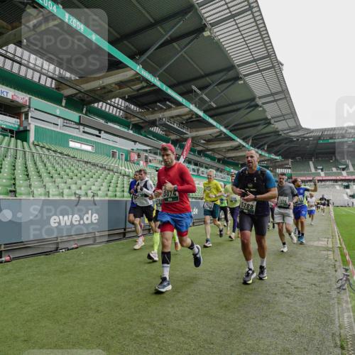 05.10.2025 - 20. swb-Marathon Bremen Michael Burmester http://msf.ph/oto/9233293 05.10.2025 12:55:33 Laufen im Stadion 78, 124, 169, 240, 319, 663, 760, 944, 1261, 1326, 1490, 1531, 1737, 1774, 1825, 1910, 1931, 1945, 2022, 2162, 2431, 2459, 2490, 2494, 2605, 2642, 2716, 2884, 2942, 3074, 3489, 3515, 3519, 3612, 3749, 3838, 3944, 4079, 4116, 4149, 4195, 4212, 4456, 4672, 4771, 4796, 4816, 4823, 4853, 4919, 5034, 5093, 5152, 5177, 5289, 5484, 5554, 5615, 5691, 5719, 5833, 5907, 6048, 6106, 6184, 6276, 6515, 6527, 6570, 6615, 6649, 6744, 6820, 6937, 7052, 8060, 82, 104 meine-sportfotos.de