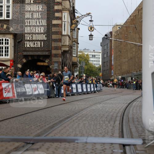 05.10.2025 - 20. swb-Marathon Bremen Yannick Fuchs http://msf.ph/oto/9233303 05.10.2025 10:34:27 Ziel 9851 meine-sportfotos.de