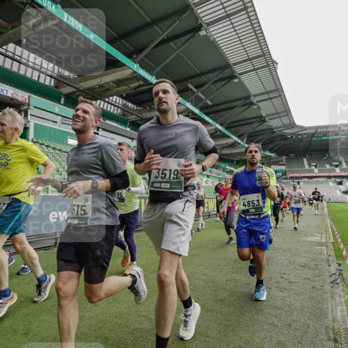05.10.2025 - 20. swb-Marathon Bremen Michael Burmester http://msf.ph/oto/9233311 05.10.2025 12:55:35 Laufen im Stadion 78, 124, 169, 240, 663, 760, 1261, 1326, 1490, 1531, 1737, 1774, 1825, 1910, 1931, 2022, 2162, 2431, 2459, 2490, 2494, 2605, 2642, 2716, 2884, 2942, 3074, 3489, 3515, 3519, 3612, 3749, 3838, 3944, 4079, 4116, 4149, 4195, 4212, 4432, 4456, 4672, 4771, 4796, 4816, 4823, 4853, 4919, 5034, 5093, 5152, 5177, 5289, 5484, 5554, 5615, 5691, 5719, 5833, 5907, 6048, 6106, 6184, 6276, 6515, 6527, 6570, 6615, 6649, 6744, 6820, 6937, 8060, 82, 104, 169 meine-sportfotos.de