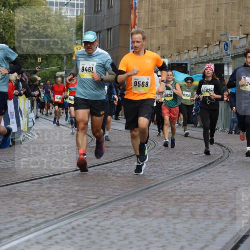 05.10.2025 - 20. swb-Marathon Bremen Strokosch-Dieckow http://msf.ph/oto/9233333 05.10.2025 10:53:34 Ziel 9238, 9461, 9464, 9569, 10310, 10642, 10925, 11046, 11246 meine-sportfotos.de