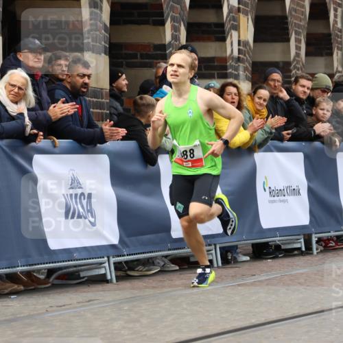 05.10.2025 - 20. swb-Marathon Bremen Strokosch-Dieckow http://msf.ph/oto/9233334 05.10.2025 12:34:21 Ziel 888 meine-sportfotos.de