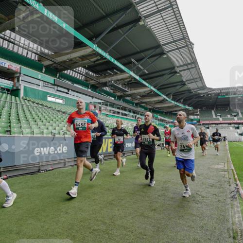 05.10.2025 - 20. swb-Marathon Bremen Michael Burmester http://msf.ph/oto/9233336 05.10.2025 12:55:37 Laufen im Stadion 78, 124, 240, 663, 760, 984, 1261, 1326, 1490, 1531, 1737, 1774, 1825, 1910, 1931, 2022, 2162, 2431, 2459, 2490, 2494, 2605, 2642, 2716, 2884, 2942, 3074, 3489, 3515, 3519, 3612, 3749, 3838, 3944, 4079, 4116, 4149, 4195, 4212, 4288, 4432, 4456, 4771, 4796, 4823, 4853, 4919, 5034, 5093, 5152, 5177, 5289, 5484, 5554, 5615, 5691, 5719, 5833, 5907, 6048, 6106, 6184, 6276, 6515, 6527, 6570, 6615, 6649, 6744, 6820, 6937, 8060, 8144, 82, 104, 124, 169 meine-sportfotos.de