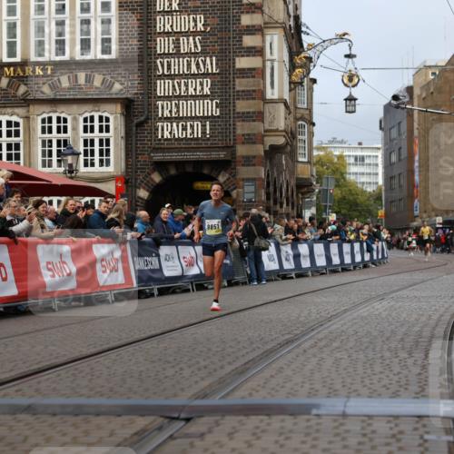 05.10.2025 - 20. swb-Marathon Bremen Yannick Fuchs http://msf.ph/oto/9233345 05.10.2025 10:34:28 Ziel 9851 meine-sportfotos.de