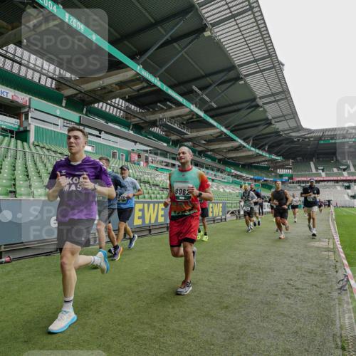 05.10.2025 - 20. swb-Marathon Bremen Michael Burmester http://msf.ph/oto/9233353 05.10.2025 12:55:38 Laufen im Stadion 78, 240, 663, 760, 984, 1261, 1326, 1490, 1531, 1737, 1774, 1825, 1910, 1931, 2022, 2162, 2431, 2459, 2490, 2494, 2605, 2642, 2716, 2884, 2942, 3074, 3489, 3515, 3519, 3612, 3749, 3838, 3944, 4079, 4116, 4149, 4195, 4212, 4288, 4432, 4456, 4771, 4796, 4823, 4853, 4919, 5034, 5093, 5152, 5177, 5289, 5484, 5554, 5615, 5691, 5719, 5833, 5907, 6048, 6106, 6184, 6276, 6515, 6527, 6570, 6615, 6649, 6744, 6820, 6937, 8060, 8144, 82, 104, 124, 169 meine-sportfotos.de