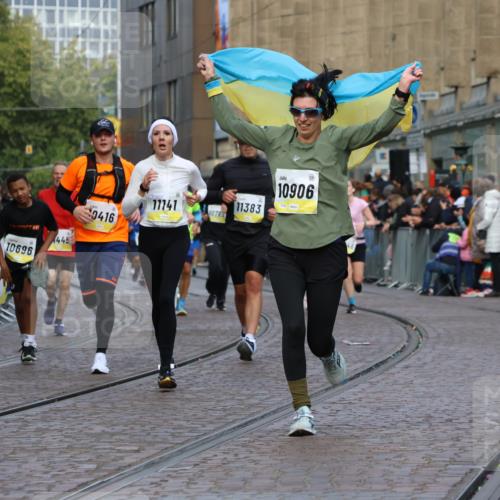 05.10.2025 - 20. swb-Marathon Bremen Strokosch-Dieckow http://msf.ph/oto/9233355 05.10.2025 10:53:44 Ziel 9494, 9934, 10020, 10416, 10696, 10906, 10966, 11141, 11383, 11445 meine-sportfotos.de
