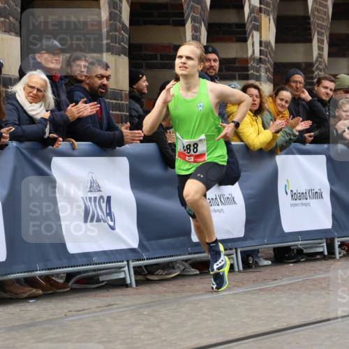 05.10.2025 - 20. swb-Marathon Bremen Strokosch-Dieckow http://msf.ph/oto/9233359 05.10.2025 12:34:21 Ziel 888 meine-sportfotos.de