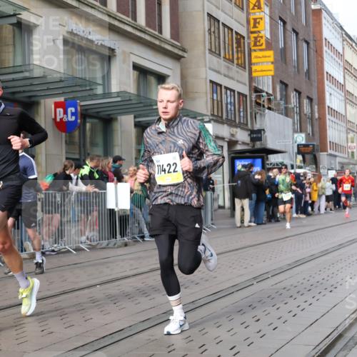 05.10.2025 - 20. swb-Marathon Bremen Strokosch-Dieckow http://msf.ph/oto/9233366 05.10.2025 10:42:02 Ziel 8187, 9364, 9700, 9775, 10208, 10375, 10838, 11217, 11230, 11422, 11725, 8187, 9364, 9700, 9775, 10208, 10375, 10838, 11217, 11230, 11422, 11725 meine-sportfotos.de
