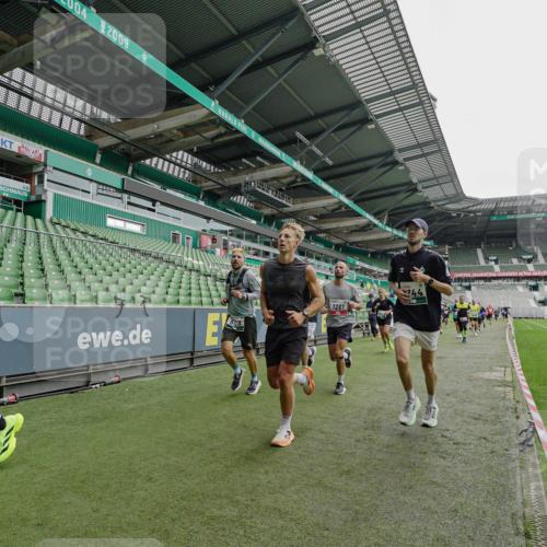 05.10.2025 - 20. swb-Marathon Bremen Michael Burmester http://msf.ph/oto/9233368 05.10.2025 12:55:40 Laufen im Stadion 78, 240, 663, 760, 984, 1261, 1326, 1490, 1531, 1737, 1774, 1825, 1910, 1931, 2022, 2162, 2431, 2459, 2490, 2494, 2605, 2642, 2716, 2884, 2942, 3074, 3489, 3515, 3519, 3612, 3749, 3838, 3944, 4079, 4116, 4149, 4195, 4212, 4288, 4432, 4456, 4771, 4796, 4823, 4853, 4919, 5034, 5093, 5152, 5177, 5289, 5370, 5484, 5554, 5615, 5691, 5719, 5833, 5907, 6048, 6106, 6184, 6276, 6515, 6527, 6570, 6615, 6649, 6744, 6820, 6937, 8060, 8144, 82, 104, 124, 169 meine-sportfotos.de