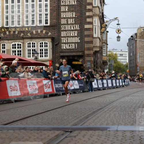 05.10.2025 - 20. swb-Marathon Bremen Yannick Fuchs http://msf.ph/oto/9233372 05.10.2025 10:34:28 Ziel 9851 meine-sportfotos.de