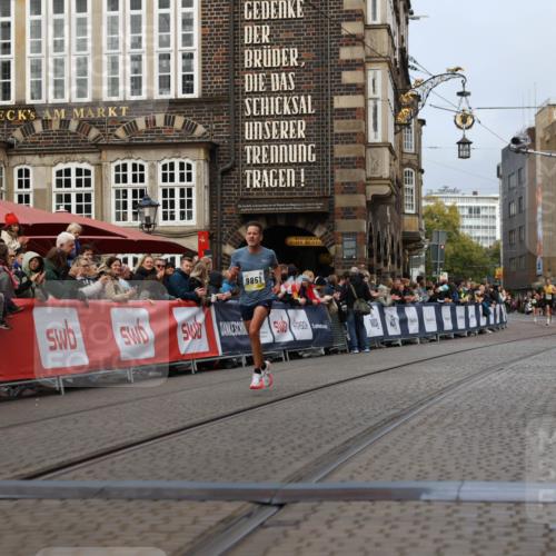 05.10.2025 - 20. swb-Marathon Bremen Yannick Fuchs http://msf.ph/oto/9233381 05.10.2025 10:34:28 Ziel 9851 meine-sportfotos.de