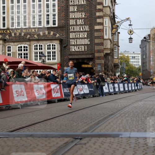05.10.2025 - 20. swb-Marathon Bremen Yannick Fuchs http://msf.ph/oto/9233389 05.10.2025 10:34:28 Ziel 9851 meine-sportfotos.de