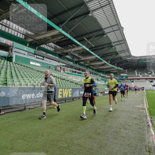 05.10.2025 - 20. swb-Marathon Bremen Michael Burmester http://msf.ph/oto/9233394 05.10.2025 12:55:44 Laufen im Stadion 78, 240, 663, 760, 984, 1261, 1326, 1490, 1531, 1737, 1774, 1825, 1910, 1931, 2022, 2162, 2459, 2490, 2605, 2642, 2716, 2884, 2942, 3074, 3489, 3515, 3519, 3612, 3749, 3838, 3944, 4079, 4116, 4149, 4195, 4212, 4288, 4432, 4456, 4771, 4796, 4823, 4853, 5034, 5093, 5152, 5177, 5289, 5370, 5484, 5490, 5554, 5615, 5691, 5719, 5833, 5907, 6048, 6106, 6276, 6441, 6515, 6527, 6570, 6615, 6649, 6744, 6797, 6820, 6937, 8060, 8144, 8222, 82, 104, 124, 169 meine-sportfotos.de