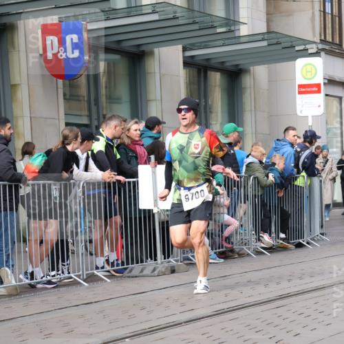 05.10.2025 - 20. swb-Marathon Bremen Strokosch-Dieckow http://msf.ph/oto/9233395 05.10.2025 10:42:05 Ziel 8187, 9700, 9775, 10208, 10375, 10838, 11217, 11230, 11422, 11725, 8187, 9700, 9775, 10208, 10375, 10838, 11217, 11230, 11422, 11725 meine-sportfotos.de