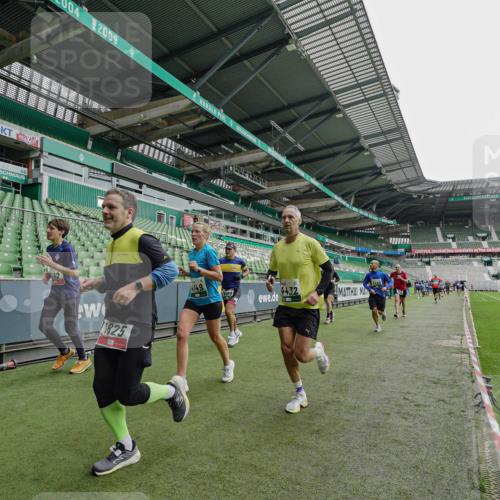 05.10.2025 - 20. swb-Marathon Bremen Michael Burmester http://msf.ph/oto/9233402 05.10.2025 12:55:45 Laufen im Stadion 78, 240, 663, 760, 984, 1261, 1326, 1490, 1531, 1737, 1774, 1825, 1910, 1931, 2022, 2162, 2459, 2490, 2605, 2642, 2716, 2884, 2942, 3074, 3161, 3489, 3515, 3519, 3612, 3749, 3838, 3944, 4079, 4116, 4149, 4195, 4212, 4288, 4432, 4456, 4771, 4796, 4823, 4853, 5034, 5093, 5152, 5177, 5289, 5370, 5484, 5490, 5554, 5615, 5691, 5719, 5833, 5907, 6048, 6106, 6276, 6441, 6515, 6527, 6570, 6615, 6649, 6744, 6797, 6820, 6937, 8060, 8144, 8222, 82, 104, 124, 169 meine-sportfotos.de