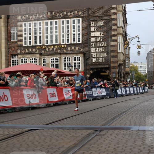 05.10.2025 - 20. swb-Marathon Bremen Yannick Fuchs http://msf.ph/oto/9233403 05.10.2025 10:34:29 Ziel 9851 meine-sportfotos.de