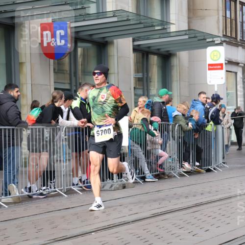 05.10.2025 - 20. swb-Marathon Bremen Strokosch-Dieckow http://msf.ph/oto/9233404 05.10.2025 10:42:05 Ziel 8187, 9700, 9775, 10208, 10375, 10838, 11217, 11230, 11422, 11725, 8187, 9700, 9775, 10208, 10375, 10838, 11217, 11230, 11422, 11725 meine-sportfotos.de