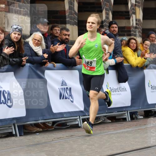 05.10.2025 - 20. swb-Marathon Bremen Strokosch-Dieckow http://msf.ph/oto/9233407 05.10.2025 12:34:21 Ziel 888 meine-sportfotos.de
