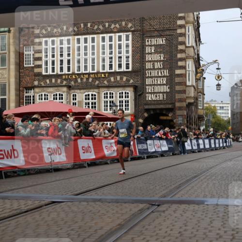 05.10.2025 - 20. swb-Marathon Bremen Yannick Fuchs http://msf.ph/oto/9233410 05.10.2025 10:34:29 Ziel 9851 meine-sportfotos.de