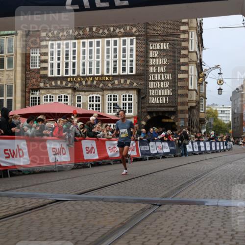 05.10.2025 - 20. swb-Marathon Bremen Yannick Fuchs http://msf.ph/oto/9233417 05.10.2025 10:34:29 Ziel 9851 meine-sportfotos.de