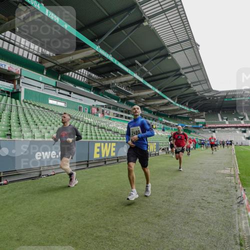 05.10.2025 - 20. swb-Marathon Bremen Michael Burmester http://msf.ph/oto/9233426 05.10.2025 12:55:47 Laufen im Stadion 78, 240, 325, 663, 760, 984, 1261, 1326, 1490, 1531, 1737, 1774, 1825, 1910, 1931, 2022, 2162, 2459, 2490, 2605, 2716, 2884, 2942, 3074, 3161, 3489, 3515, 3519, 3612, 3749, 3838, 3944, 4052, 4079, 4116, 4149, 4195, 4212, 4288, 4432, 4456, 4771, 4796, 4823, 4853, 5034, 5093, 5152, 5177, 5289, 5370, 5484, 5490, 5554, 5615, 5691, 5719, 5833, 5907, 6048, 6070, 6106, 6276, 6441, 6515, 6527, 6570, 6615, 6649, 6744, 6797, 6820, 6937, 8060, 8144, 8222, 82, 104, 124, 169 meine-sportfotos.de
