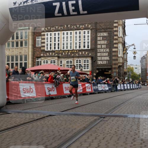 05.10.2025 - 20. swb-Marathon Bremen Yannick Fuchs http://msf.ph/oto/9233432 05.10.2025 10:34:29 Ziel 9851 meine-sportfotos.de