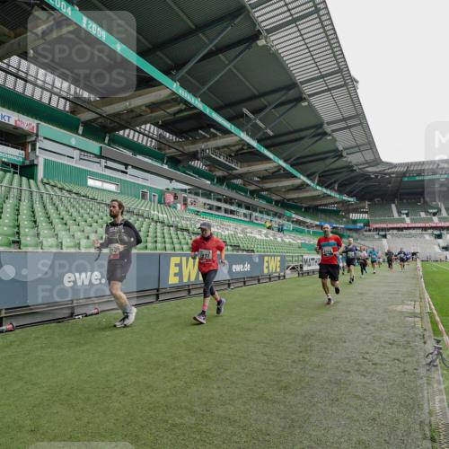 05.10.2025 - 20. swb-Marathon Bremen Michael Burmester http://msf.ph/oto/9233444 05.10.2025 12:55:51 Laufen im Stadion 78, 240, 325, 760, 901, 984, 989, 1261, 1326, 1490, 1531, 1774, 1825, 1910, 1931, 2022, 2134, 2149, 2162, 2459, 2490, 2605, 2716, 2884, 2942, 3074, 3161, 3489, 3515, 3519, 3612, 3749, 3838, 3944, 4052, 4079, 4116, 4149, 4195, 4212, 4288, 4432, 4456, 4796, 4823, 4853, 5093, 5152, 5177, 5289, 5370, 5484, 5490, 5554, 5615, 5691, 5719, 5833, 5907, 6048, 6070, 6106, 6276, 6441, 6515, 6527, 6570, 6615, 6649, 6744, 6797, 6820, 6937, 8060, 8144, 8222, 124, 169 meine-sportfotos.de