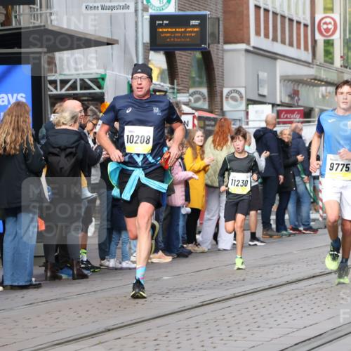 05.10.2025 - 20. swb-Marathon Bremen Strokosch-Dieckow http://msf.ph/oto/9233454 05.10.2025 10:42:08 Ziel 9700, 9775, 10208, 10375, 10592, 11178, 11217, 11230, 11725, 9700, 9775, 10208, 10375, 10592, 11178, 11217, 11230, 11725 meine-sportfotos.de