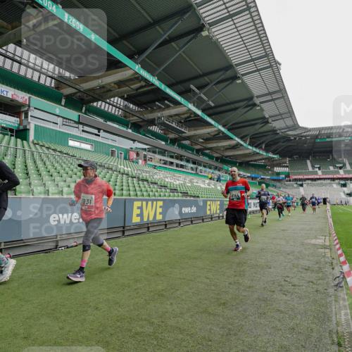 05.10.2025 - 20. swb-Marathon Bremen Michael Burmester http://msf.ph/oto/9233455 05.10.2025 12:55:52 Laufen im Stadion 78, 240, 325, 760, 901, 984, 989, 1261, 1326, 1490, 1531, 1774, 1825, 1910, 1931, 2022, 2134, 2149, 2162, 2459, 2490, 2605, 2716, 2884, 2942, 3074, 3161, 3489, 3515, 3519, 3612, 3749, 3838, 3944, 4052, 4079, 4116, 4149, 4195, 4212, 4288, 4432, 4456, 4796, 4823, 4853, 5093, 5152, 5177, 5289, 5370, 5484, 5490, 5554, 5615, 5691, 5719, 5833, 5907, 6048, 6070, 6106, 6276, 6441, 6515, 6527, 6570, 6615, 6744, 6797, 6820, 6937, 8060, 8144, 8222, 124, 169, 6527 meine-sportfotos.de