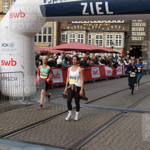 05.10.2025 - 20. swb-Marathon Bremen Yannick Fuchs http://msf.ph/oto/9233460 05.10.2025 11:03:38 Ziel 7199, 7776, 9224, 9308, 9486, 9498, 9850, 10446, 10995, 11150, 11236, 11522 meine-sportfotos.de