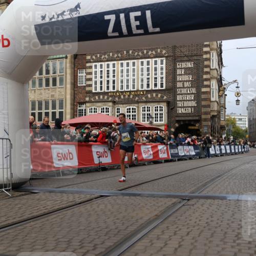 05.10.2025 - 20. swb-Marathon Bremen Yannick Fuchs http://msf.ph/oto/9233465 05.10.2025 10:34:29 Ziel 9851 meine-sportfotos.de