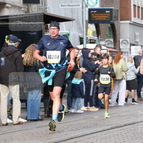 05.10.2025 - 20. swb-Marathon Bremen Strokosch-Dieckow http://msf.ph/oto/9233476 05.10.2025 10:42:08 Ziel 9700, 9775, 10208, 10375, 10592, 11178, 11217, 11230, 11725, 9700, 9775, 10208, 10375, 10592, 11178, 11217, 11230, 11725 meine-sportfotos.de