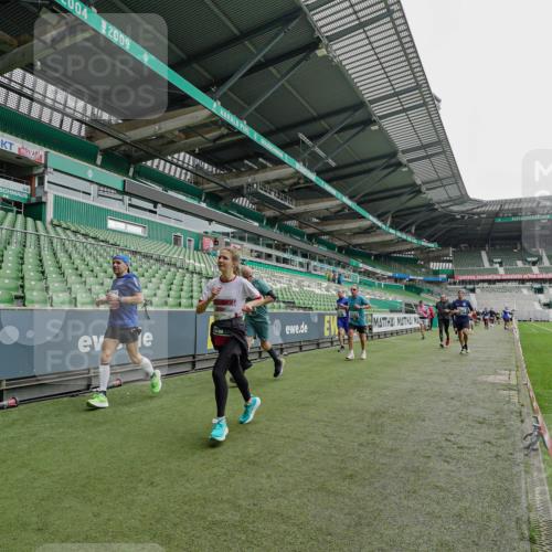 05.10.2025 - 20. swb-Marathon Bremen Michael Burmester http://msf.ph/oto/9233478 05.10.2025 12:55:56 Laufen im Stadion 78, 240, 325, 760, 830, 901, 984, 989, 1261, 1326, 1490, 1531, 1774, 1825, 1910, 1931, 2022, 2134, 2149, 2162, 2459, 2490, 2605, 2716, 2884, 2942, 3074, 3161, 3489, 3515, 3519, 3612, 3749, 3838, 3944, 4052, 4079, 4116, 4149, 4195, 4212, 4288, 4432, 4456, 4485, 4796, 4853, 5093, 5152, 5177, 5289, 5370, 5484, 5490, 5554, 5615, 5691, 5719, 5833, 5907, 6048, 6070, 6106, 6276, 6441, 6515, 6570, 6615, 6689, 6744, 6797, 6820, 6937, 8060, 8144, 8222, 124, 6527 meine-sportfotos.de