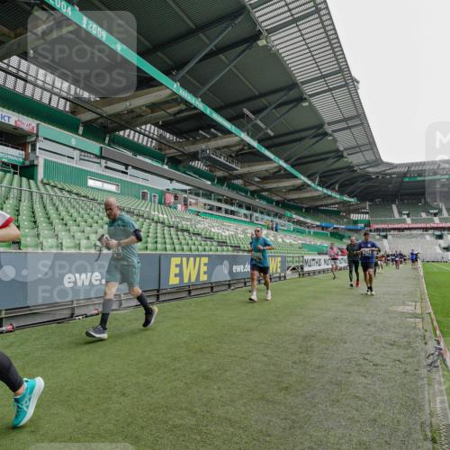 05.10.2025 - 20. swb-Marathon Bremen Michael Burmester http://msf.ph/oto/9233489 05.10.2025 12:55:57 Laufen im Stadion 78, 240, 325, 760, 830, 901, 984, 989, 1261, 1326, 1490, 1531, 1774, 1825, 1910, 1931, 2022, 2134, 2149, 2162, 2459, 2490, 2605, 2716, 2884, 2942, 3074, 3161, 3489, 3515, 3519, 3612, 3749, 3838, 3944, 4052, 4079, 4116, 4149, 4195, 4212, 4288, 4432, 4456, 4485, 4796, 4853, 5093, 5152, 5177, 5289, 5370, 5484, 5490, 5554, 5615, 5691, 5719, 5833, 5907, 6048, 6070, 6106, 6276, 6441, 6515, 6570, 6615, 6689, 6744, 6797, 6820, 6937, 8060, 8144, 8222, 124, 6527 meine-sportfotos.de