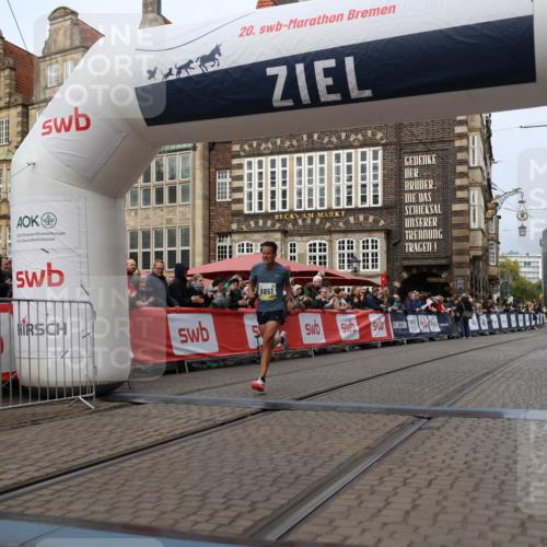 05.10.2025 - 20. swb-Marathon Bremen Yannick Fuchs http://msf.ph/oto/9233501 05.10.2025 10:34:30 Ziel 9851 meine-sportfotos.de