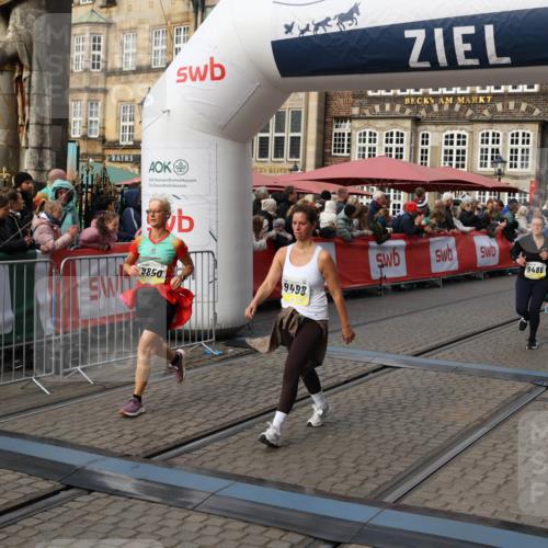 05.10.2025 - 20. swb-Marathon Bremen Yannick Fuchs http://msf.ph/oto/9233508 05.10.2025 11:03:39 Ziel 7199, 7776, 9308, 9486, 9498, 9850, 10446, 10995, 11150, 11236, 11522 meine-sportfotos.de