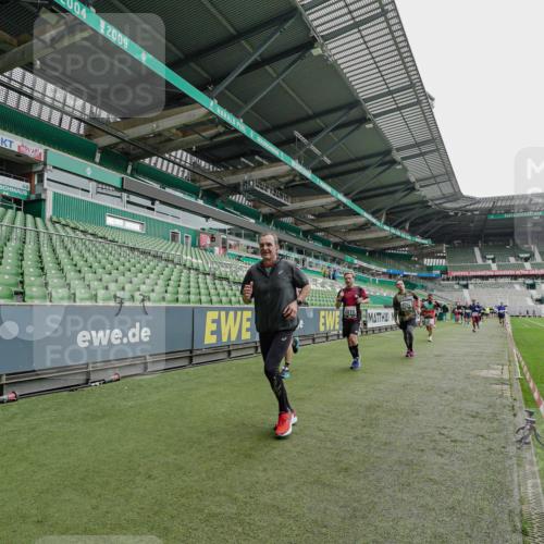 05.10.2025 - 20. swb-Marathon Bremen Michael Burmester http://msf.ph/oto/9233515 05.10.2025 12:56:00 Laufen im Stadion 78, 240, 325, 760, 830, 901, 984, 989, 1261, 1326, 1490, 1531, 1774, 1825, 1910, 1931, 2134, 2149, 2162, 2459, 2490, 2605, 2716, 2884, 2942, 3074, 3161, 3515, 3519, 3612, 3749, 3838, 3944, 4052, 4079, 4116, 4149, 4195, 4212, 4288, 4432, 4456, 4485, 4796, 4853, 5093, 5152, 5177, 5289, 5370, 5469, 5484, 5490, 5554, 5615, 5691, 5719, 5833, 5907, 6048, 6070, 6106, 6176, 6276, 6441, 6515, 6570, 6615, 6689, 6744, 6797, 6820, 6937, 7292, 7920, 8060, 8144, 8222, 6527 meine-sportfotos.de