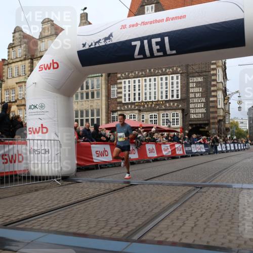 05.10.2025 - 20. swb-Marathon Bremen Yannick Fuchs http://msf.ph/oto/9233523 05.10.2025 10:34:30 Ziel 9851 meine-sportfotos.de