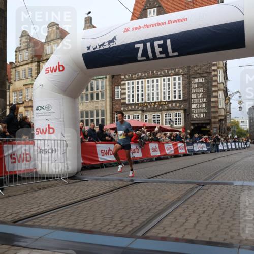 05.10.2025 - 20. swb-Marathon Bremen Yannick Fuchs http://msf.ph/oto/9233536 05.10.2025 10:34:30 Ziel 9851 meine-sportfotos.de