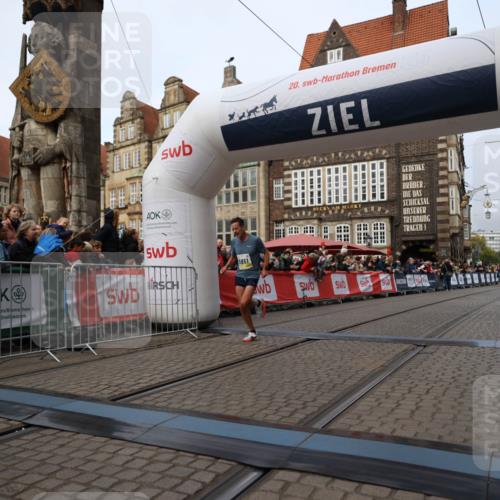 05.10.2025 - 20. swb-Marathon Bremen Yannick Fuchs http://msf.ph/oto/9233545 05.10.2025 10:34:30 Ziel 9851 meine-sportfotos.de
