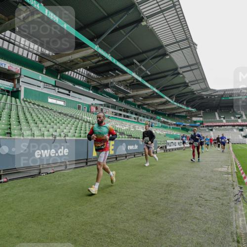 05.10.2025 - 20. swb-Marathon Bremen Michael Burmester http://msf.ph/oto/9233548 05.10.2025 12:56:04 Laufen im Stadion 78, 240, 325, 760, 830, 901, 984, 989, 1261, 1326, 1380, 1490, 1531, 1774, 1825, 1910, 1931, 2134, 2149, 2162, 2438, 2459, 2490, 2605, 2884, 2942, 3074, 3161, 3515, 3519, 3612, 3749, 3944, 4052, 4079, 4116, 4149, 4195, 4212, 4288, 4432, 4456, 4485, 4796, 4853, 5093, 5152, 5289, 5370, 5469, 5484, 5490, 5615, 5691, 5719, 5833, 6048, 6070, 6106, 6176, 6276, 6375, 6441, 6515, 6570, 6615, 6689, 6744, 6797, 6820, 6937, 7292, 7920, 8060, 8144, 8222, 6527 meine-sportfotos.de