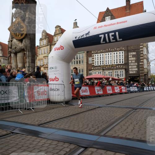 05.10.2025 - 20. swb-Marathon Bremen Yannick Fuchs http://msf.ph/oto/9233551 05.10.2025 10:34:30 Ziel 9851 meine-sportfotos.de